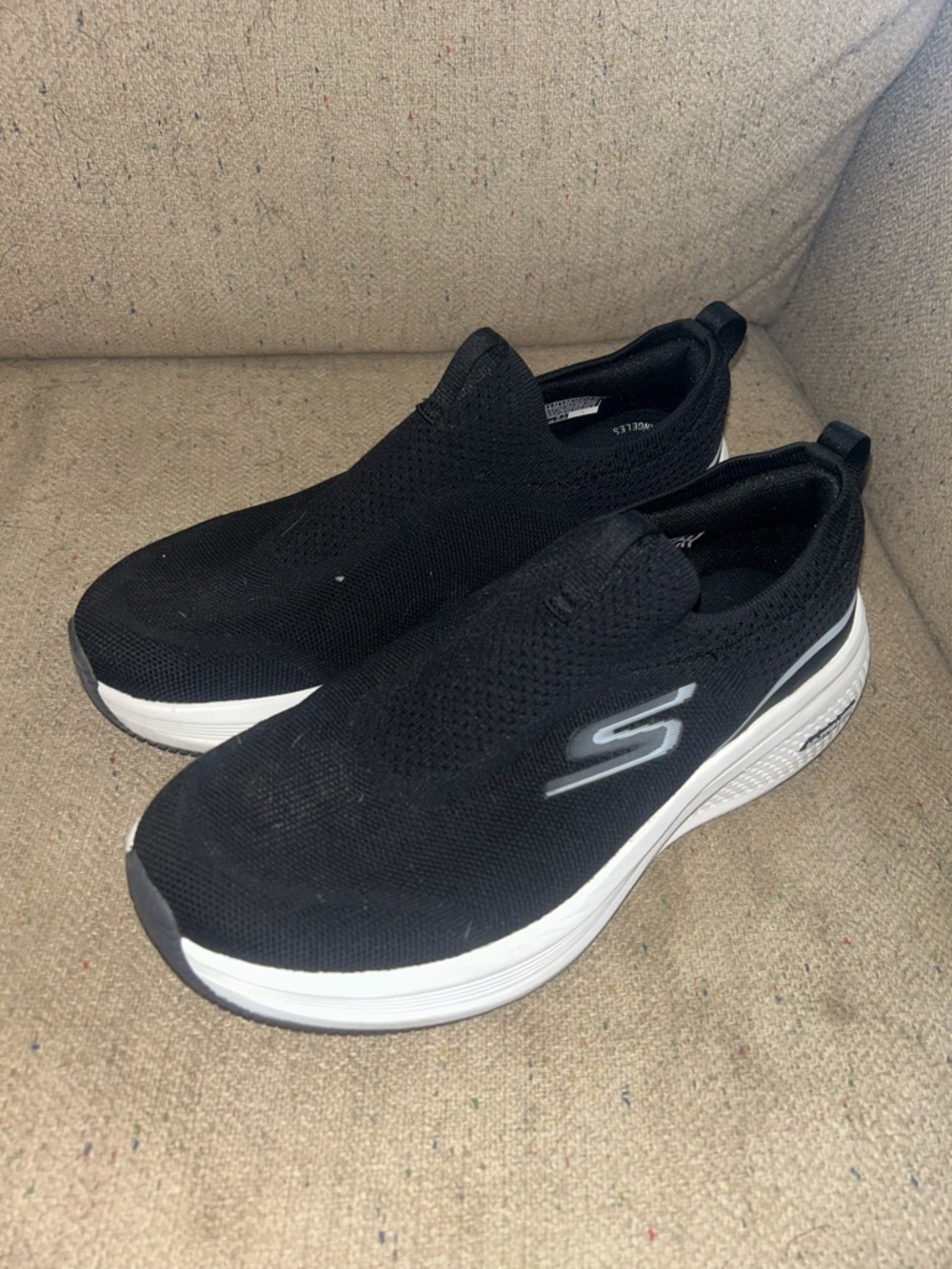 Skechers Men’s Black Slip-On Athletic Sneakers 9.5